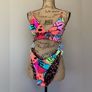 MAAJI bold floral reversible (2) piece 82% polyamide bikini size Small NWT